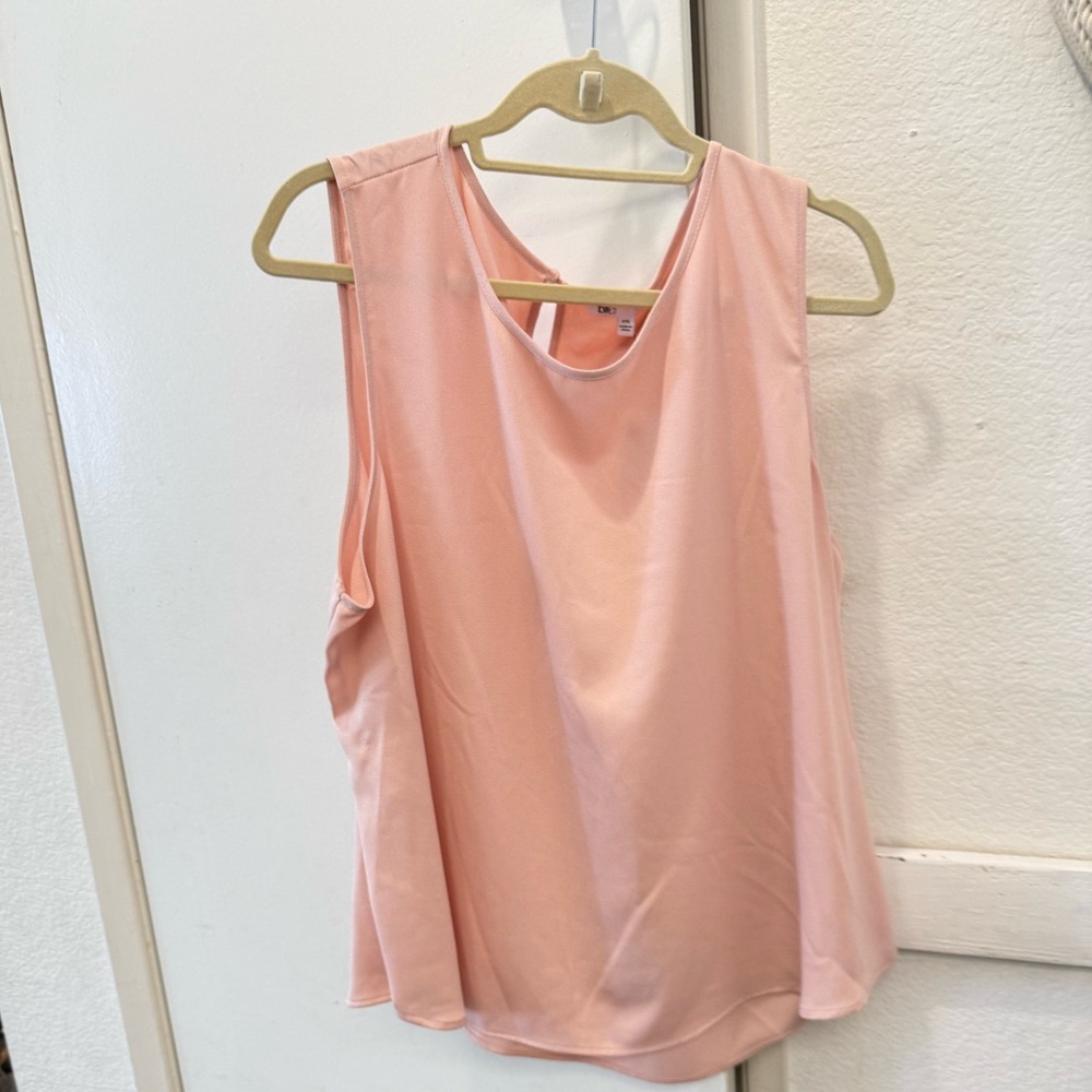 New NWT DR2 top XXL
